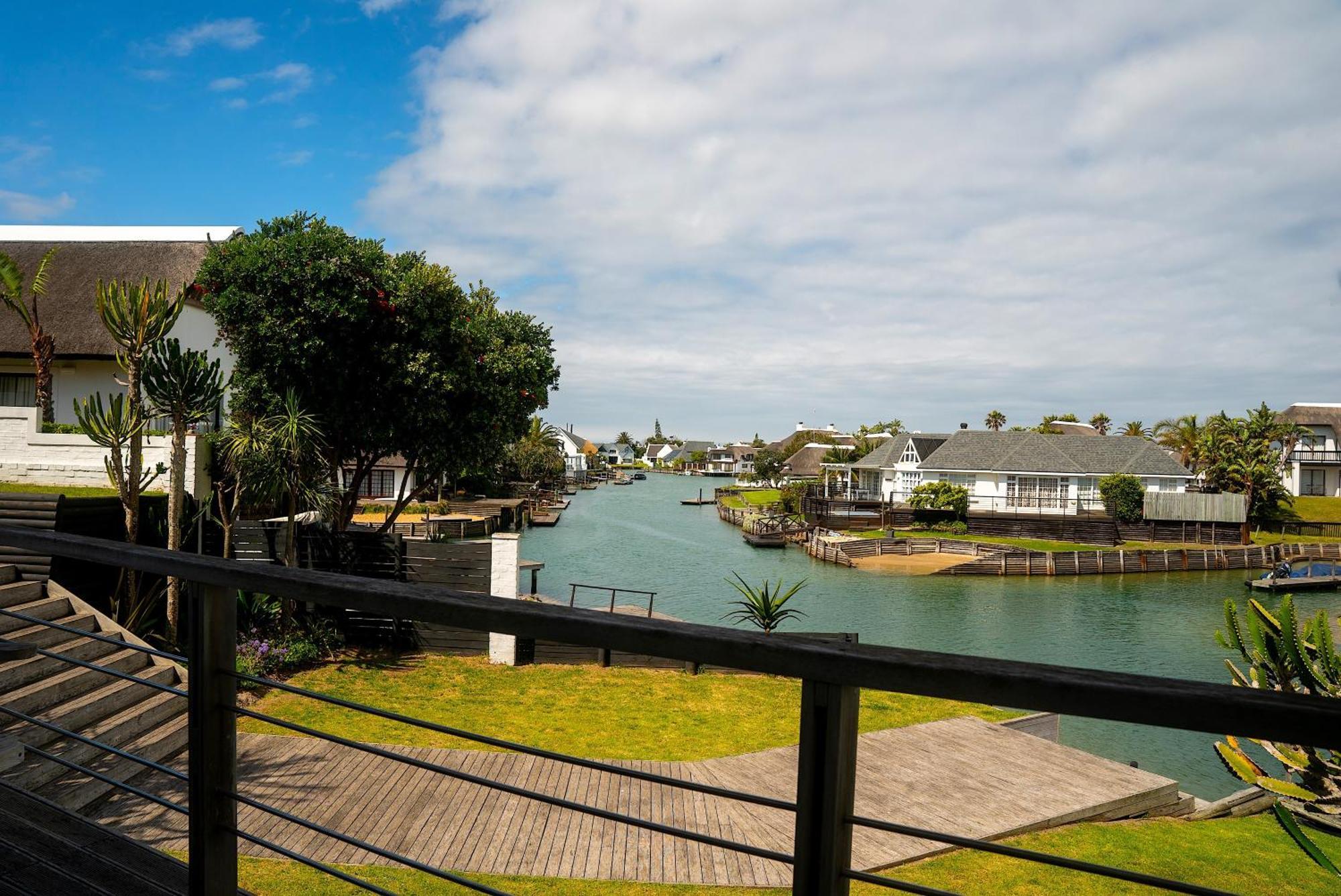Canal Guest House - Waterfront Boutique Bed & Breakfast - Solar Power St Francis Bay Exterior photo